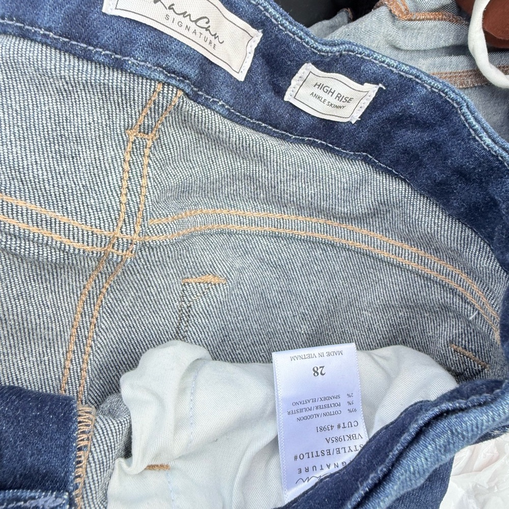 Signature High Rise Women's Blue Jeans